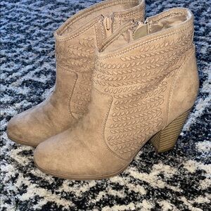 Women’s size 6 a.n.a Textured Tan Ankle Memory foam Booties